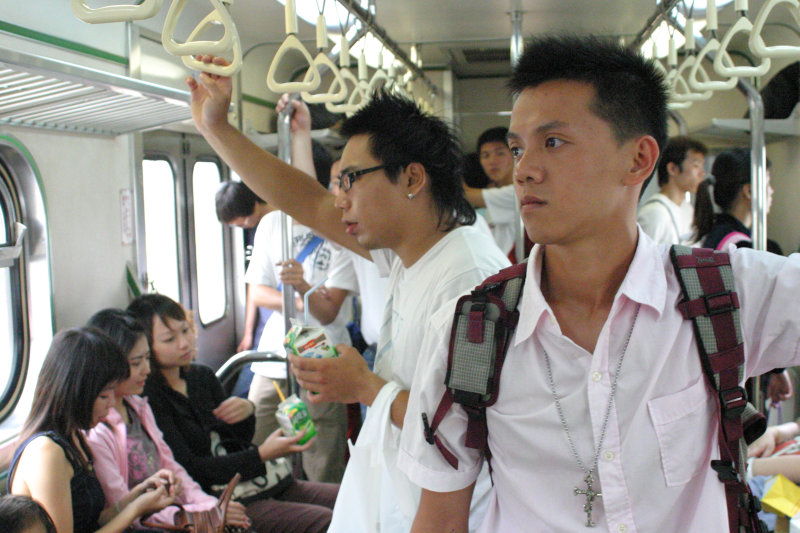 台灣鐵路旅遊攝影電車-區間車旅客特寫2005攝影照片1